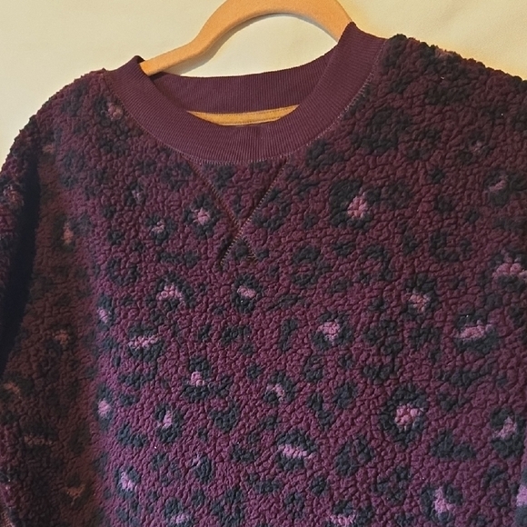 Koolaburra Purple Animal Print Plush Crew Neck Sweater Womens Size Small - Picture 2 of 8